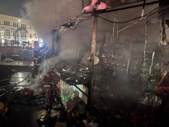 السيطرة على حريق داخل أكشاك أسفل كوبري رمسيس دون وقوع إصابات.. فيديو 1 elaosboa31980