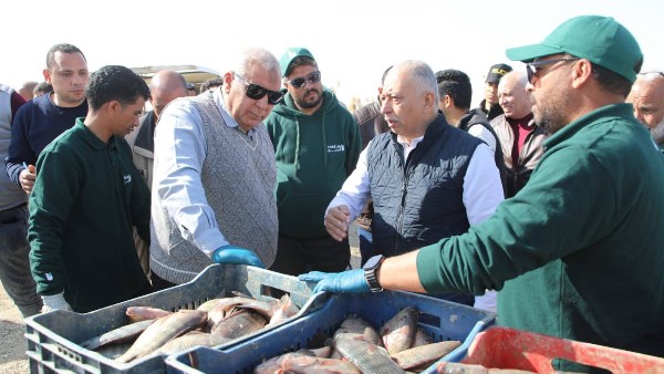 موجز أخبار الوادي الجديد.. المحافظ يتفقد توسعات مشروع الاستزراع السمكي وخطة التوسعات 1 7011395793464202601220220532053