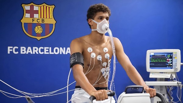 حمزة عبدالكريم يجتاز الكشف الطبي في برشلونة والإعلان الرسمي غداً 1 7582138659524202601311030393039