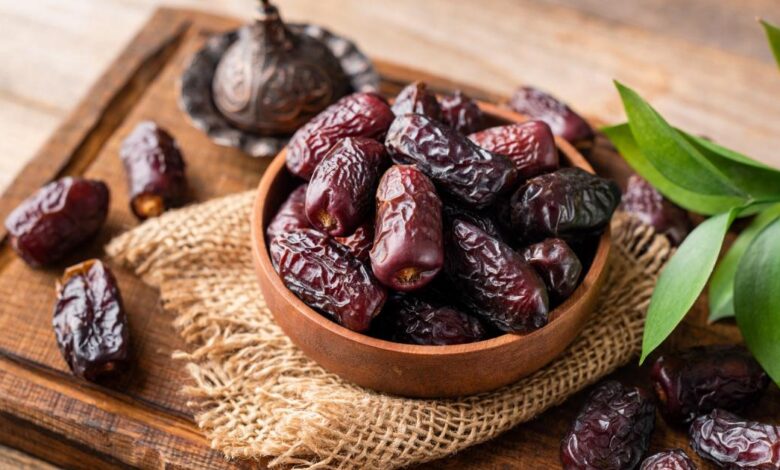 قبل التمرين.. هل يمنحك التمر طاقة فورية أم يرهق المعدة؟ 1 GettyImages 1251707206