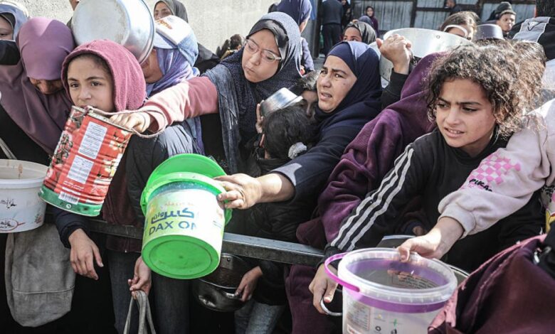 المأساة مستمرة في غزة.. أي ذيول لحرب الاحتلال على منظمات الإغاثة؟ 1 GettyImages 2253311601