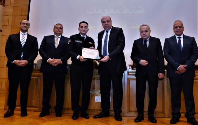 وزير الطيران المدني يشهد تخرج دفعة جديدة من برنامج معلومات الطيران – الأسبوع 1 elaosboa43967