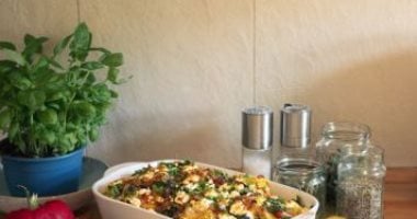 منيو فطار 9 رمضان.. طريقة عمل صينية دجاج بالخضار وشوربة طماطم