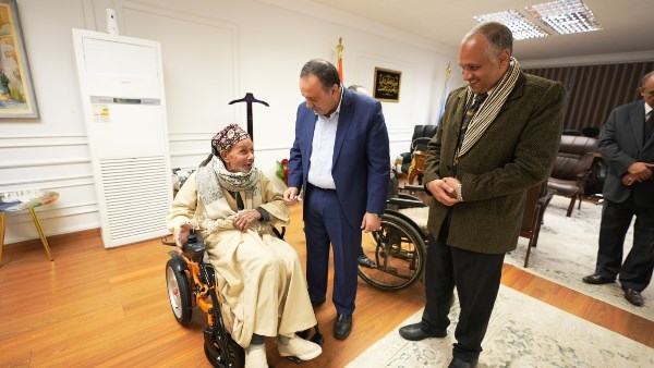 كرسي متحرك كهربائي لمسن بأسيوط 1 694950750531202602021056135613