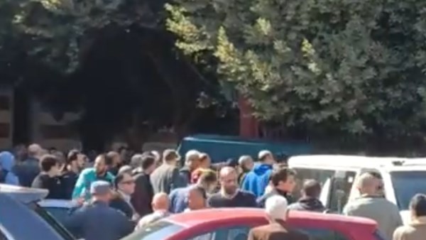 جنازة مهيبة في أسيوط لزوجة وابن رئيس محكمة الاستئناف الاقتصادية بعد وفاتهما في حادث مروع| صور 1 69495075053120260203010945945