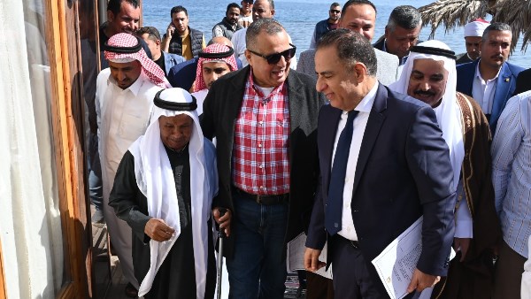 محافظ جنوب سيناء يلتقي مشايخ وعواقل وشباب بدو دهب ويستجيب لمطالبهم 1 7663982982202602010636423642