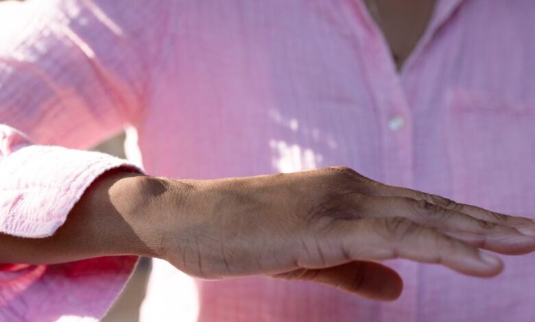 ارتعاش العضلات.. هل هو مجرد إرهاق أم مؤشر لمشكلة صحية؟ 1 GettyImages 1494129950