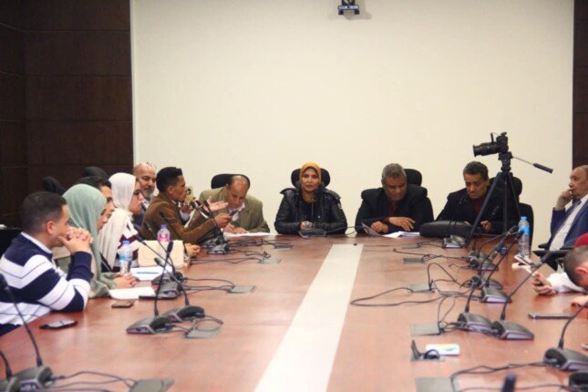 ملتقى الإبداع بمعرض الكتاب يناقش أشعار طلاب جامعتي دمنهور وسوهاج – الأسبوع 1 elaosboa02349