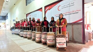 وزيرة التضامن الاجتماعي تتابع جهود الهلال الأحمر بمعبر رفح بالتزامن مع بدء التشغيل 7 elaosboa41057