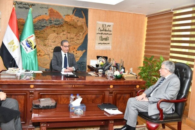 بتوجيهات المحافظ.. بدء تجهيز أرض «أوقاف الفيوم» لتحويلها إلى موقف سيارات نموذجي 1 elaosboa84520