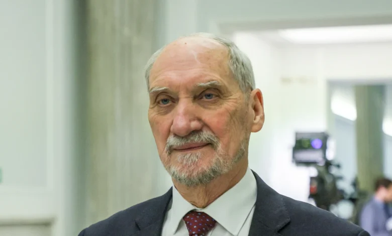 Czarne chmury nad Macierewiczem. Komisja zdecydowała ws. immunitetu