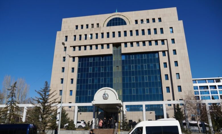 Азаттық тілшісі референдум учаскесінен шығарылды: органдар әртүрлі жауап берді