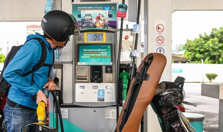 Harga runcit diesel turun 75 sen, RON97 turun 25 sen