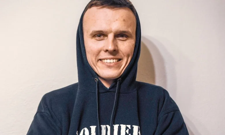 Zarobki księdza z osiedla. Rafał Główczyński zdradza szczegóły