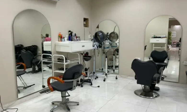 الإيقاع بصاحب محل تجميل جديد بمراكش.. ما الذي كشفته تحقيقات «شبكة التجميل السرية»؟