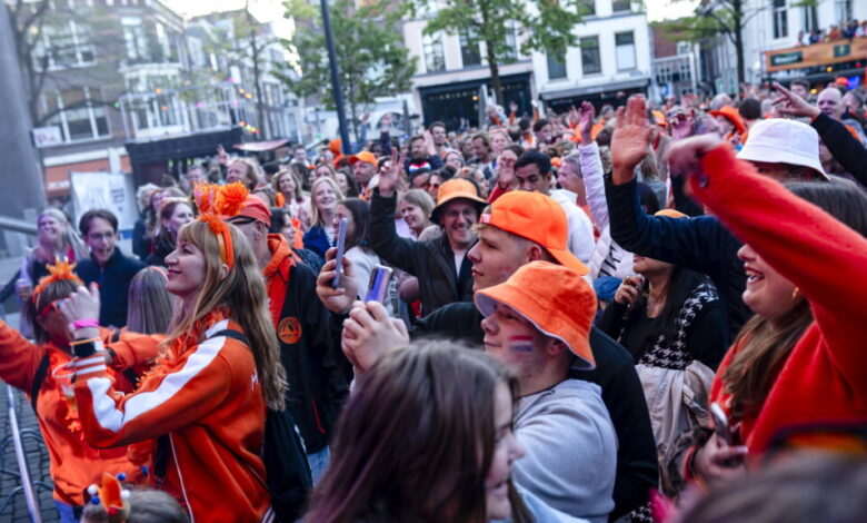 Moet er een Koningsdagfeest komen voor alleen minderjarigen?