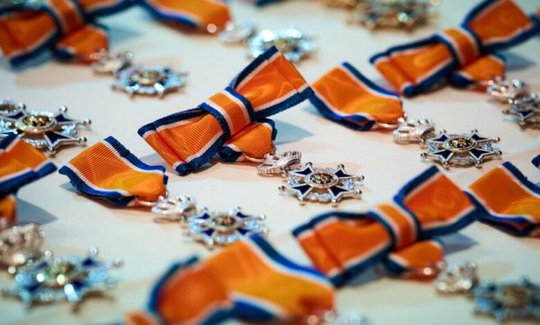 Hoe kom je aan een lintje? Alles over de koninklijke onderscheiding