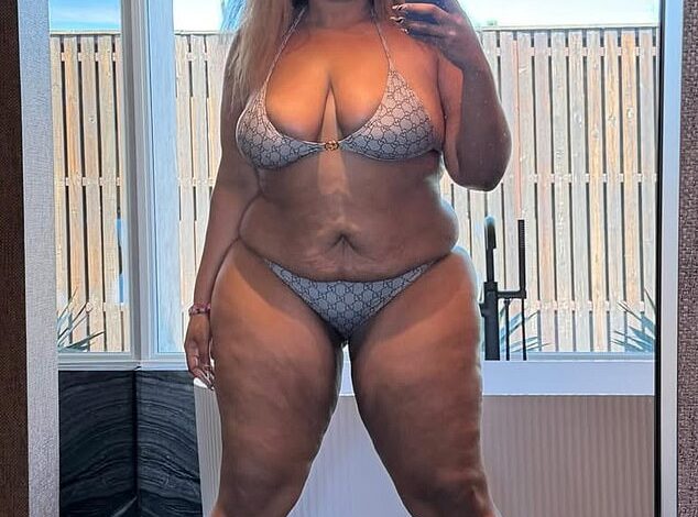 Lizzo flaunts 60lb weight loss in racy Gucci bikini