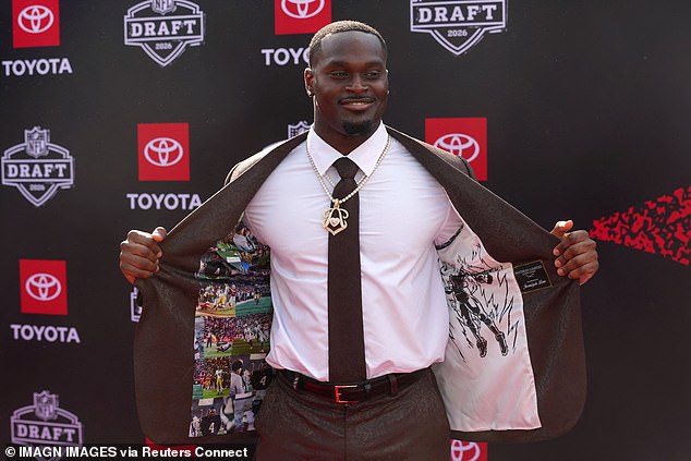 NFL Draft red carpet: Jeremiyah Love’s blazer steals focus