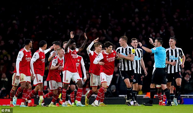 Newcastle at Arsenal: Shadow of former selves as Howe’s future looms