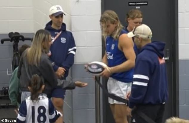 Tyson Stengle returns to Geelong rooms amid extortion fears