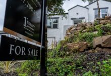 Mortgage rates sink again: homebuyers rush back