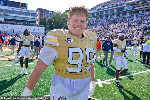 Bears rookie Jordan van den Berg faces backlash over Africa hunting photos