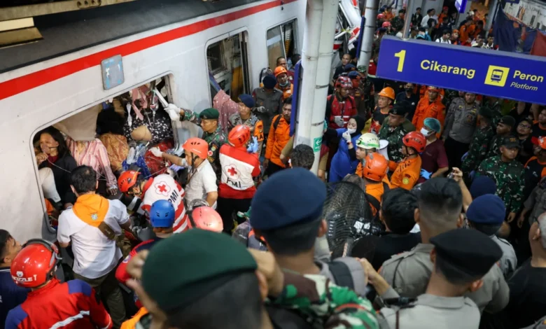 Indonésie : collision de trains près de Jakarta, bilan et secours en cours