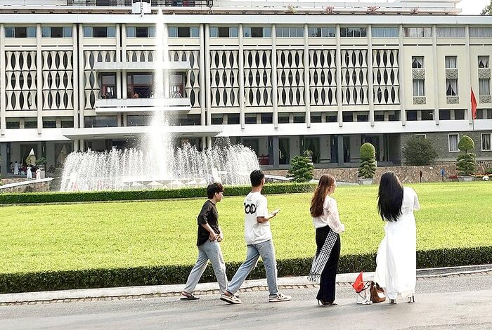 Tháng Tư nói gì với con về hòa bình?