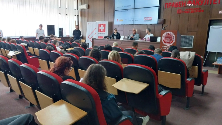 Штипските студенти и пратениците дебатираа во Парламентарниот караван 2026