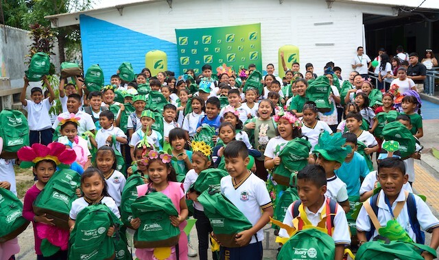 Sistema Fedecrédito fortalece la educación con donativo escolar