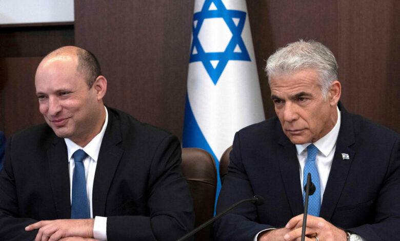 Netanyahus største rivaler går sammen for at vælte ham: nyt parti kan rykke valget