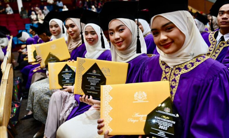 Budaya Universiti Dipertahankan: Alumni Tegas Larang Seni