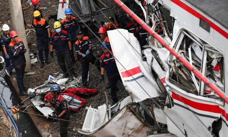 Tragična železniška nesreča v Indoneziji zahtevala številna življenja