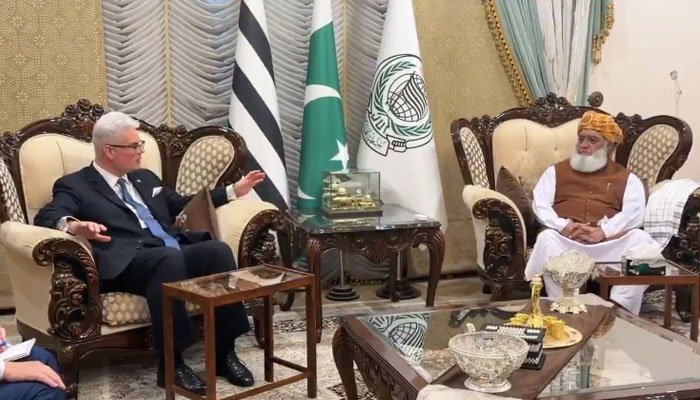 امریکی سفارتخانے کے ڈپٹی چیف آف مشن کی مولانا فضل الرحمان سے اہم ملاقات