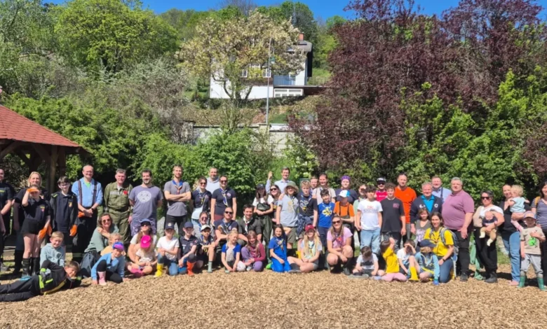 Weidlings Bäche fit für das Entenrennen: 60 Helfer im Einsatz