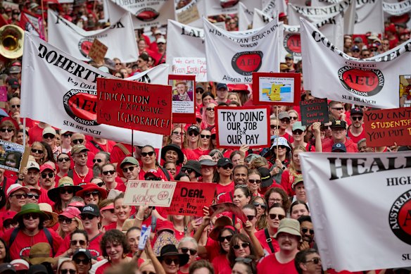 Teachers Offered 28% Pay Rise in Victoria to Avert Strikes