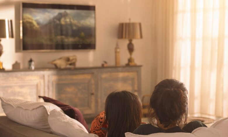 Nightly “TV Talks” for Tweens: How Misryoum Families Use Shows to Connect