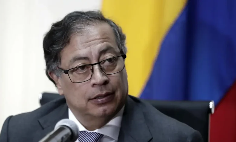 Petro y Valencia se enfrentan por visita a Manta