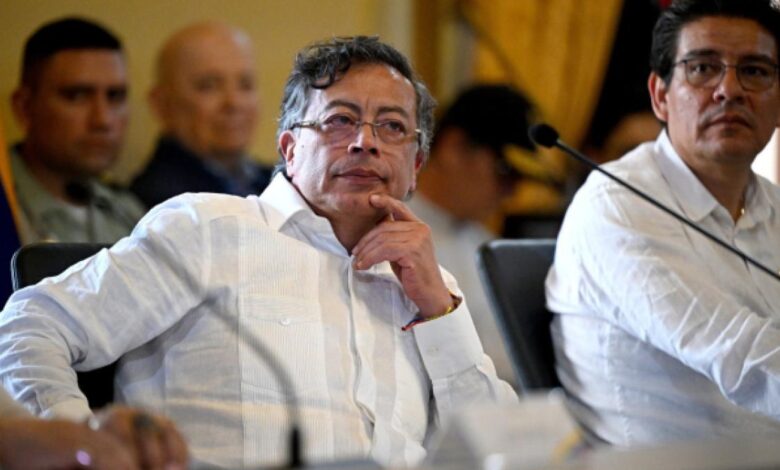 Petro pide investigar si explosivos del Cauca llegaron desde Ecuador