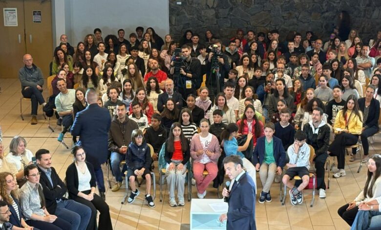 Macron garanteix la continuïtat del sistema d’educació francès a Andorra