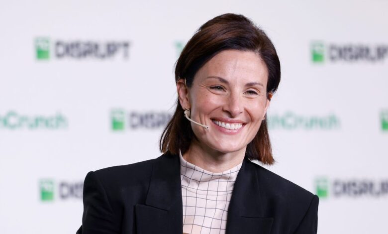 Netflix’s new “Clips” button targets your phone time