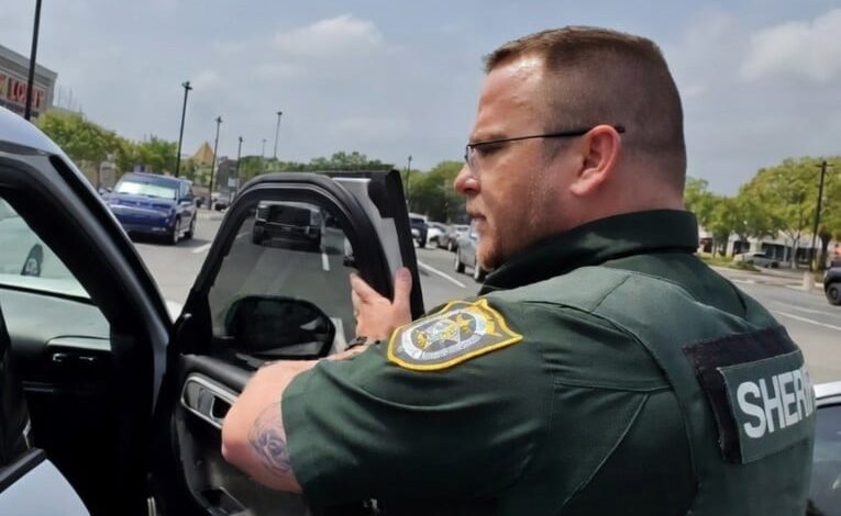 Корисник на Тикток со вештачка интелигенција се пошегувал со полицијата — му се заканува затвор