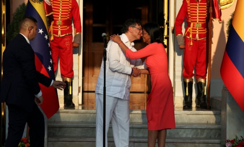 Venezuela y Colombia firman acuerdos para reforzar seguridad fronteriza y cooperación energética