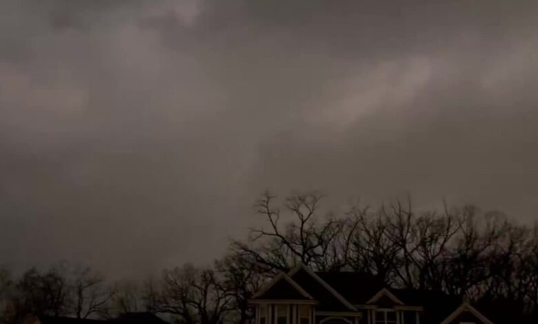 How many tornadoes hit Wisconsin on Friday, April 17?