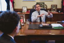 Canadian Premier Pushes Social Media & AI Chatbot Ban for Kids in Manitoba