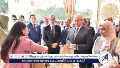 جولة لمحافظ الفيوم في معرض أيادي مصر بقرية تونس