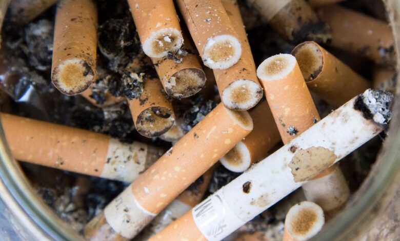 Tupakoinnin kielto taloyhtiöissä helpottuu – Asuntoyhteisöt saavat enemmän valtaa