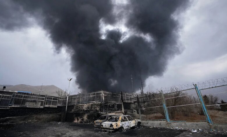 Trump warns Iran to “get smart soon” as energy prices spike