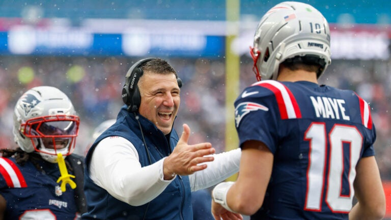Drake Maye backs Patriots coach amid Vrabel turmoil